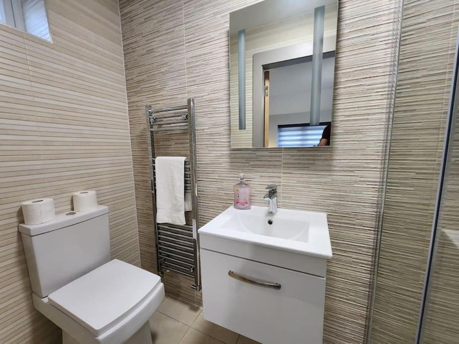 Horizon House, Modern 2-Bedroom Flat 2, Parking, Netflix, Oxford Esterno foto