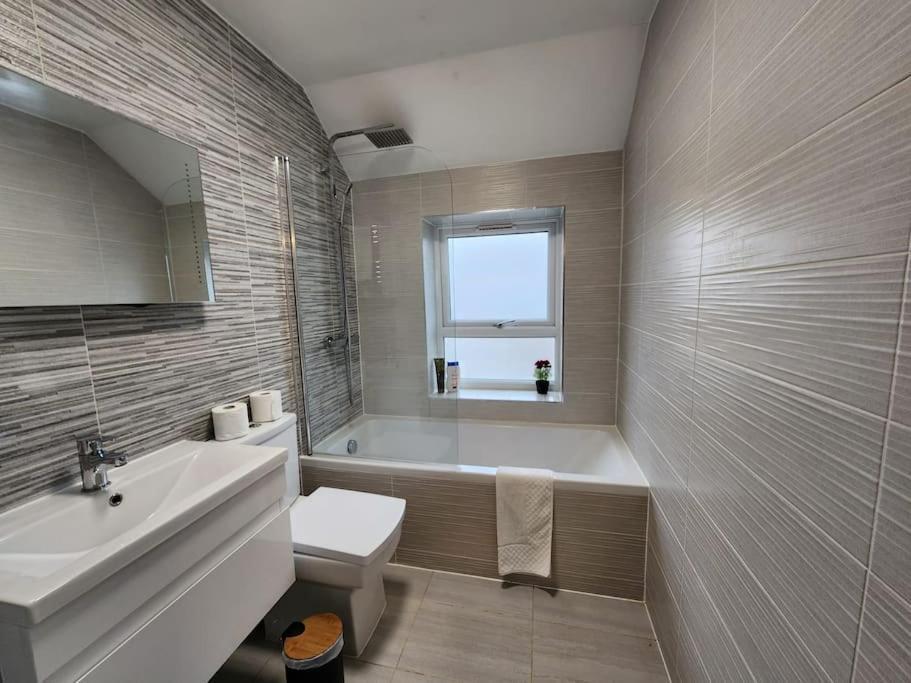 Horizon House, Modern 2-Bedroom Flat 2, Parking, Netflix, Oxford Esterno foto