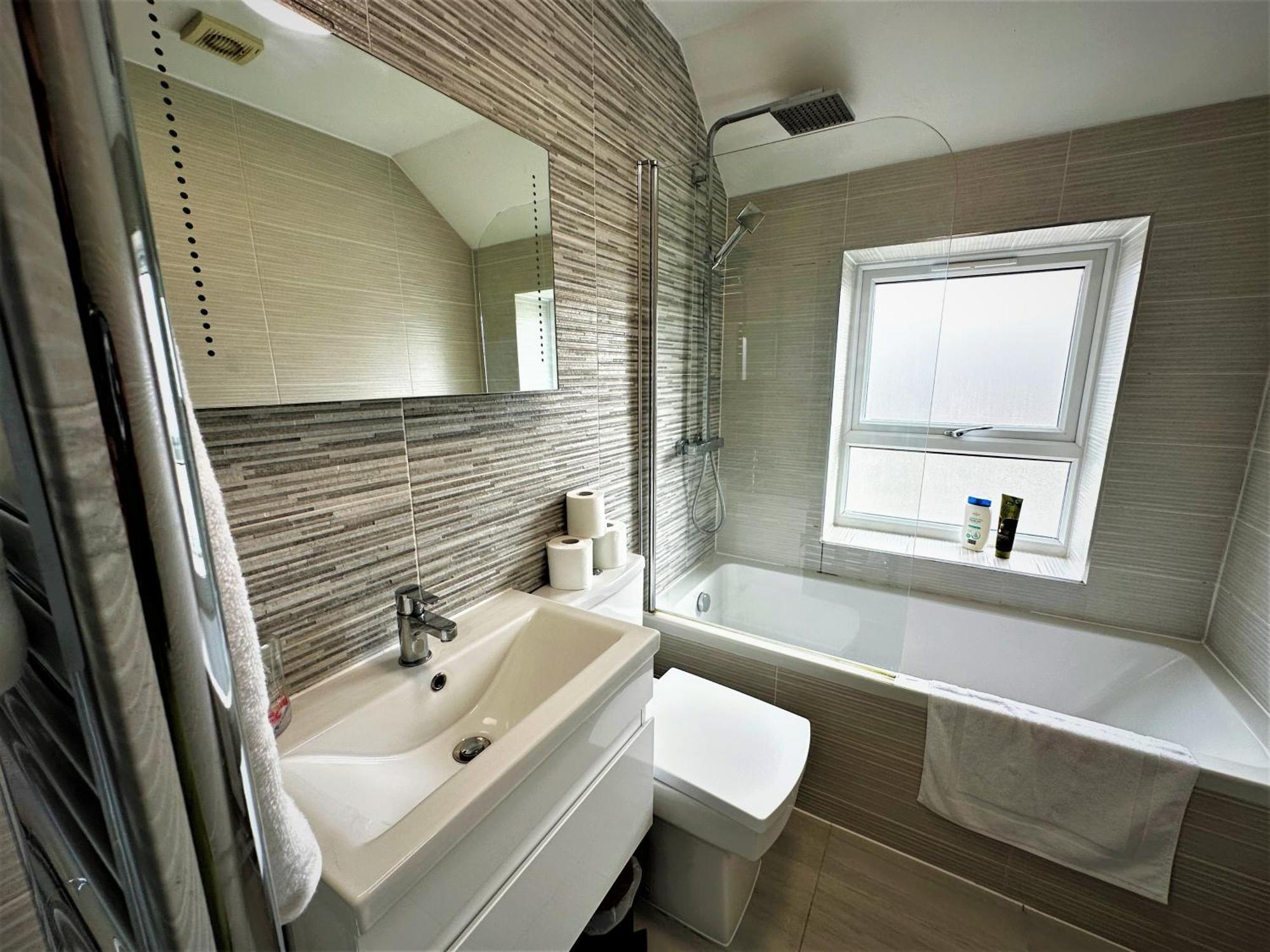 Horizon House, Modern 2-Bedroom Flat 2, Parking, Netflix, Oxford Esterno foto